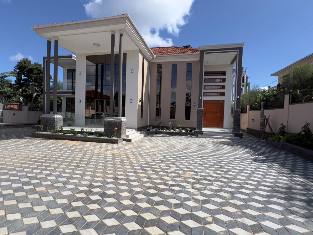NEW HOUSE FOR SALE IN AKRIGHT ESTATE ENTEBBE ROAD