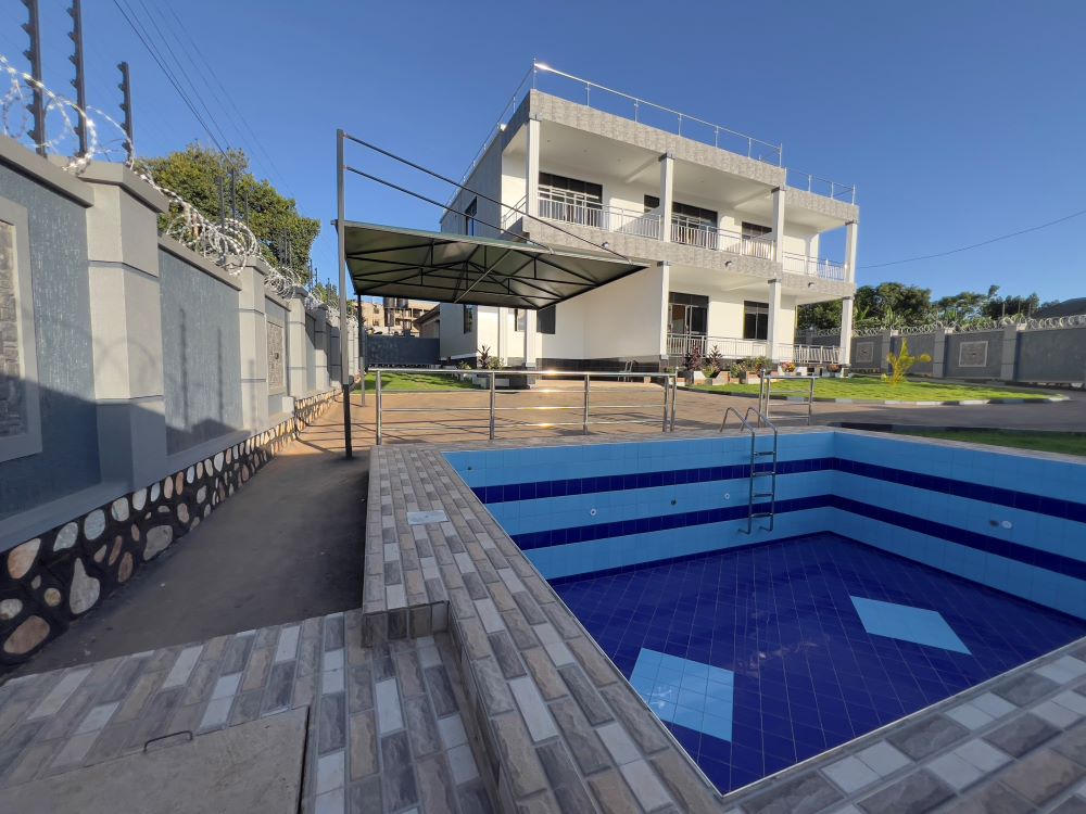House with Swimming pool for sale in Buwate Kira Uganda