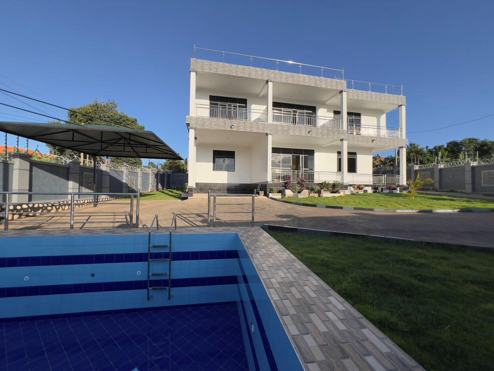 House with Swimming pool for sale in Buwate Kira Uganda