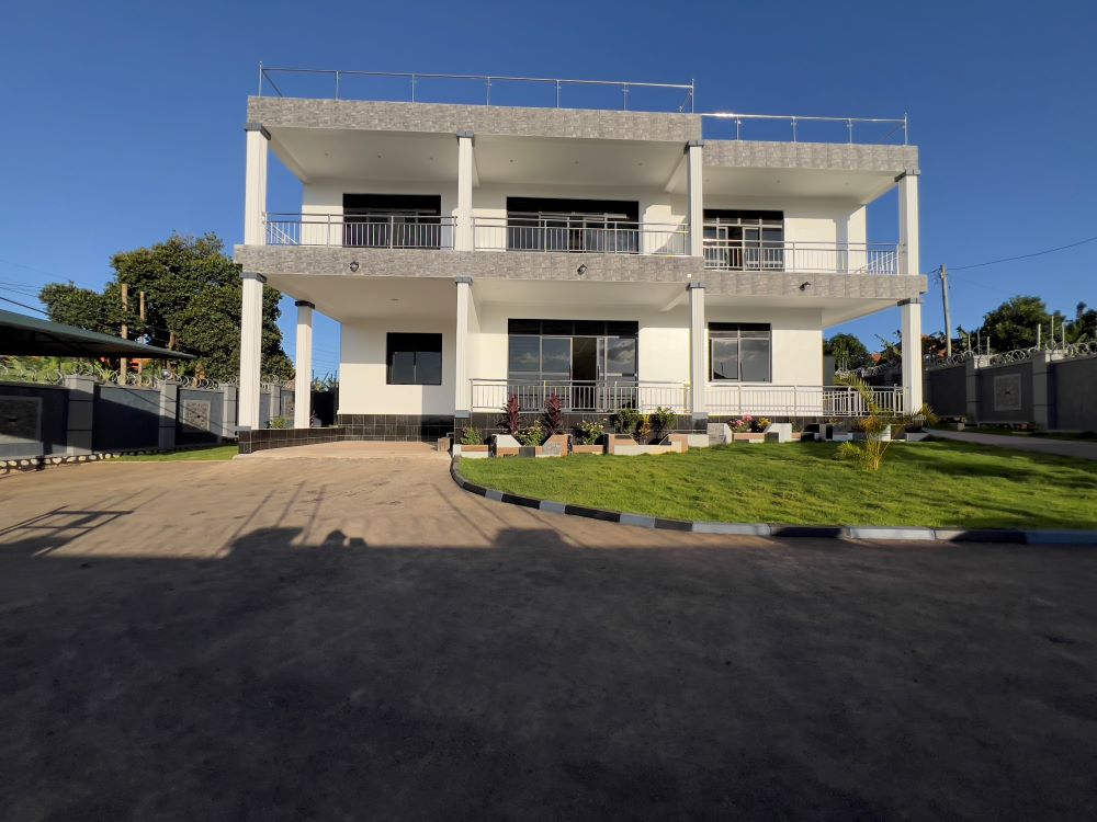 House with Swimming pool for sale in Buwate Kira Uganda