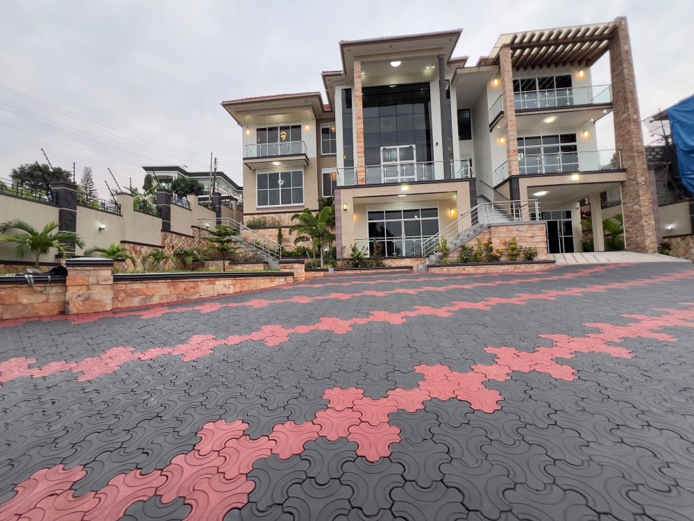 This 6 Bedrooms House for sale in Lubowa Kampala