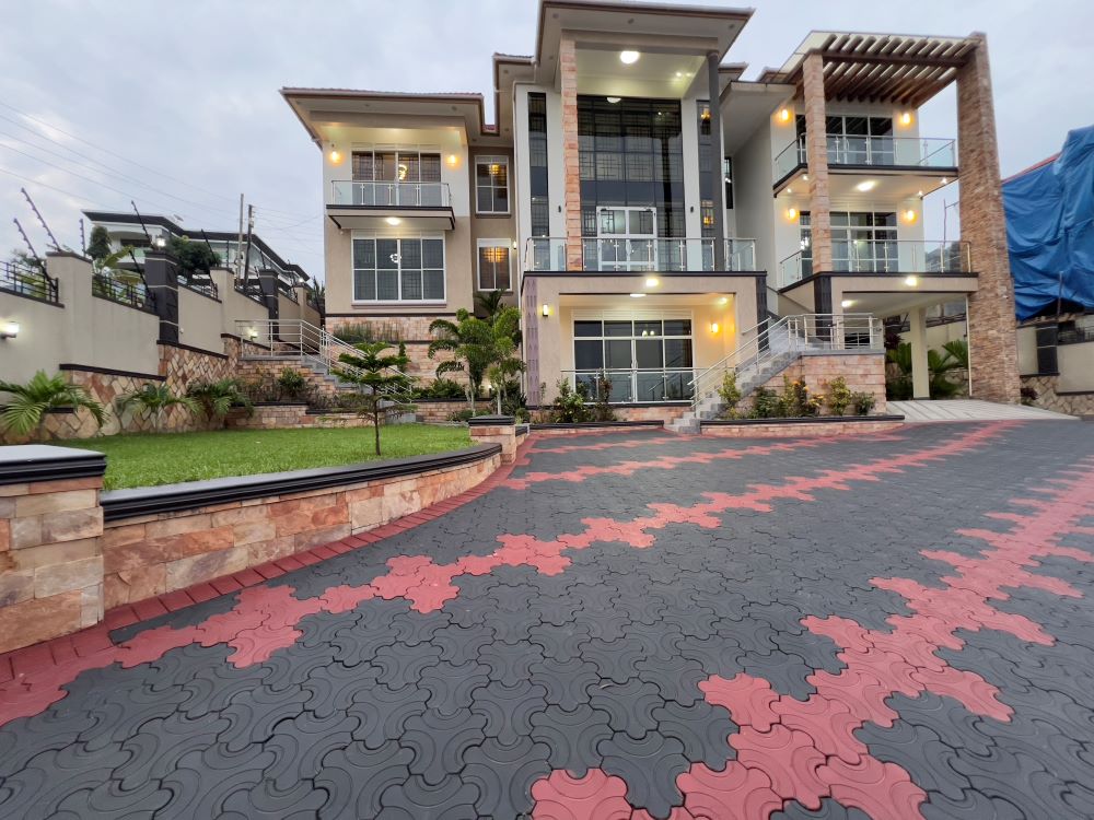This 6 Bedrooms House for sale in Lubowa Kampala