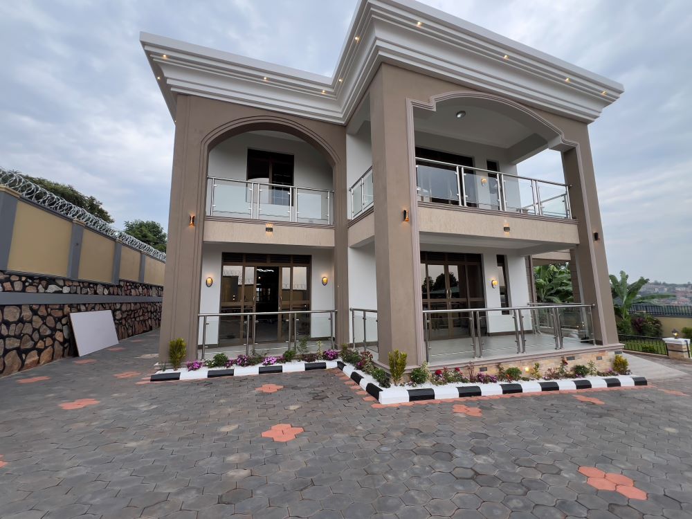 This 5 Bedrooms House for sale in Bwebajja Entebbe road
