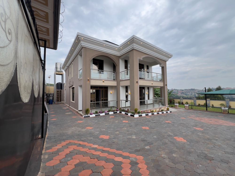 This 5 Bedrooms House for sale in Bwebajja Entebbe road
