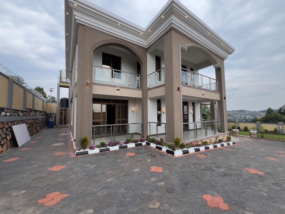 This 5 Bedrooms House for sale in Bwebajja Entebbe road