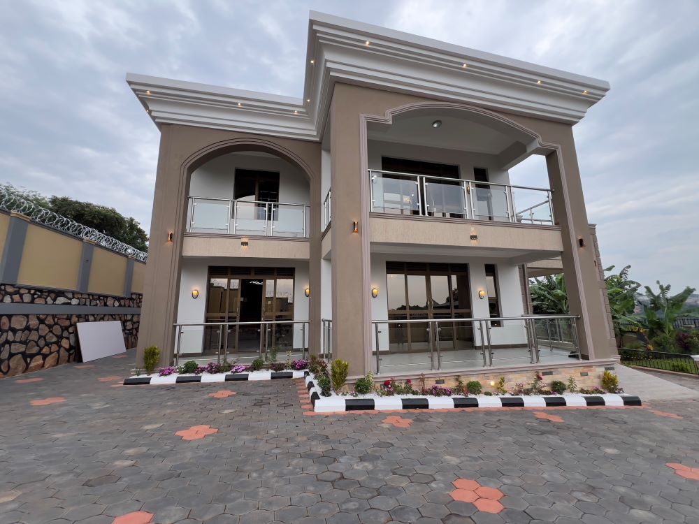 This 5 Bedrooms House for sale in Bwebajja Entebbe road