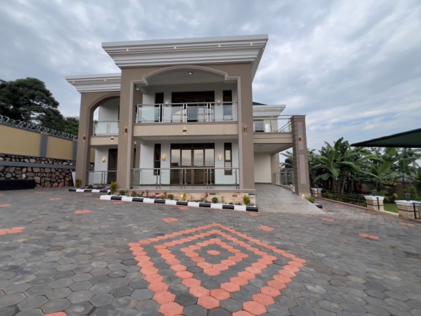 This 5 Bedrooms House for sale in Bwebajja Entebbe road