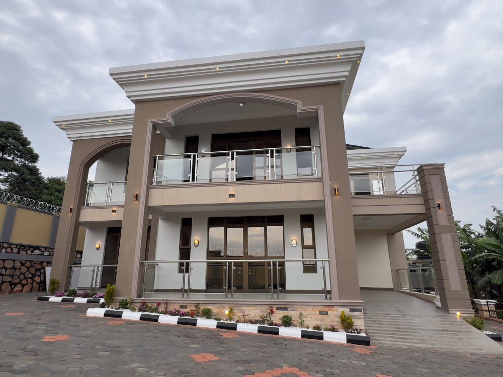 This 5 Bedrooms House for sale in Bwebajja Entebbe road